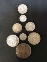 SELECTION OF UNITED STATES .900 SILVER COINS comprising a 1921 Morgan dollar, two half dollars -