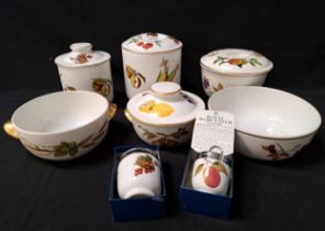SELECTION OF ROYAL WORCESTER EVESHAM WARE comprising two egg coddlers, two lidded circular oven