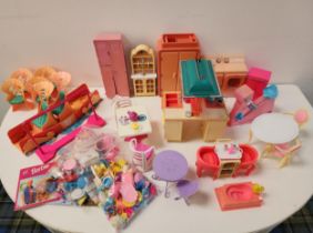 LARGE SELECTION OF BARBIE FURNITURE AND HOUSEHOLD ACCESSORIES including a battery operated washer/