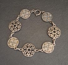 JOHN HART IONA SILVER BRACELET with alternating entwined pierced and motif decorated links, 20.5cm