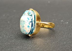 SCARAB RING the turquoise glazed scarab on eighteen carat gold shank, Glasgow hallmarks for 1936,