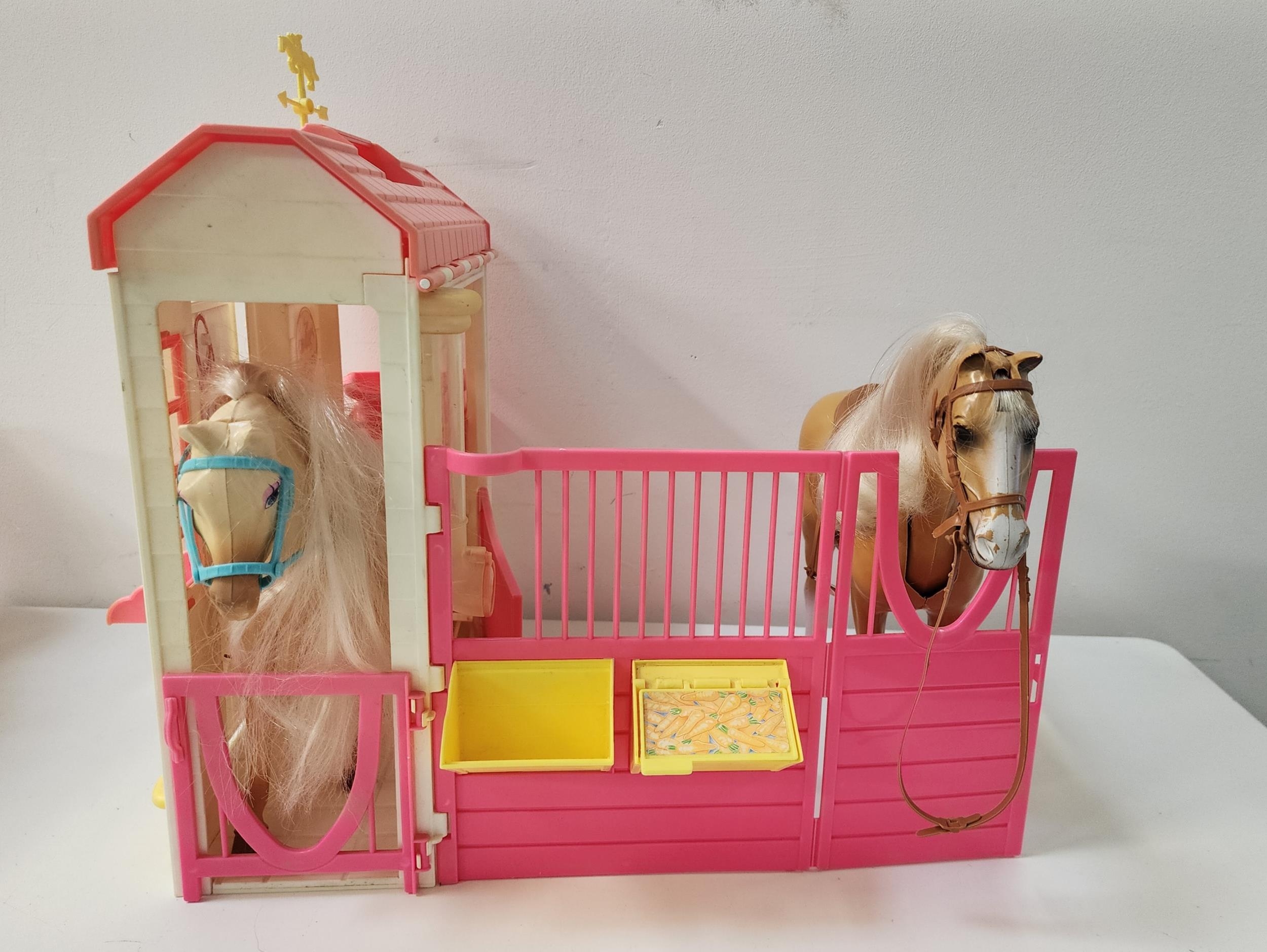 SELECTION OF MATTEL BARBIE HORSES AND HORSE RELATED ACCESSORIES comprising car, with horse box - Image 5 of 8