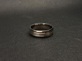 PLATINUM WEDDING BAND the central band with brushed finish and polished bands above and below,