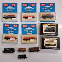 SELECTION OF GRAHAM FARISH AND PECO N-GAUGE comprising 3x boxed Peco Wagons - NR7R; 2x boxed Peco