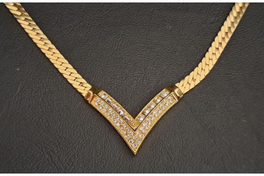 VINTAGE CHRISTIAN DIOR NECKLACE the paste set triangular arrow section flanked by gilt neck chain - Image 1 of 3