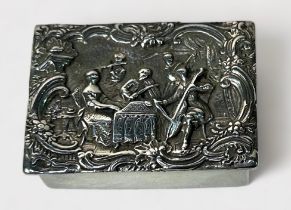 An Elizabeth II silver snuff box, of rectangular form, the hinged lid decorated in relief with a