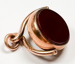 A 9ct yellow gold spinning pendant/fob seal, set with a vacant round bloodstone to one side with