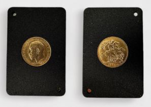 A George V Gold Sovereign, 1926, mint mark for Pretoria, South Africa, 22ct, 7.98g, VF, in two-piece