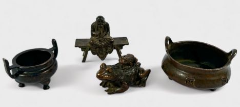 Four assorted Chinese copper alloy items, comprising, cast figures of a mother toad with baby on her