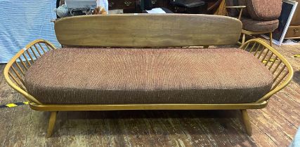 Lucian Ercolani - Ercol - A blonde elm and beech Ercol day-bed/studio couch, model 355, with solid