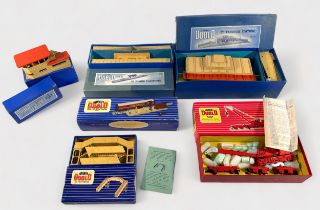 A collection of assorted boxed Hornby-Dublo ‘OO’ gauge building kits and trackside accessories,