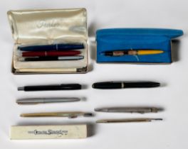 A collection of assorted vintage fountain pens including a Conway Stewart ‘Shorthand’, with 14k gold