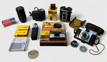 A quantity of assorted vintage film cameras, including several variations of Kodak Instamatic and