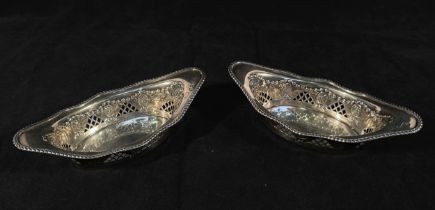 A pair of early Edwardian pierced silver Bon-Bon dishes by Goldsmiths & Silversmiths Co Ltd, London,