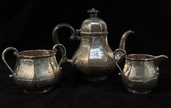 An Edwardian silver three-piece tea set by John Round & Son Ltd, Birmingham, 1904, of octagonal