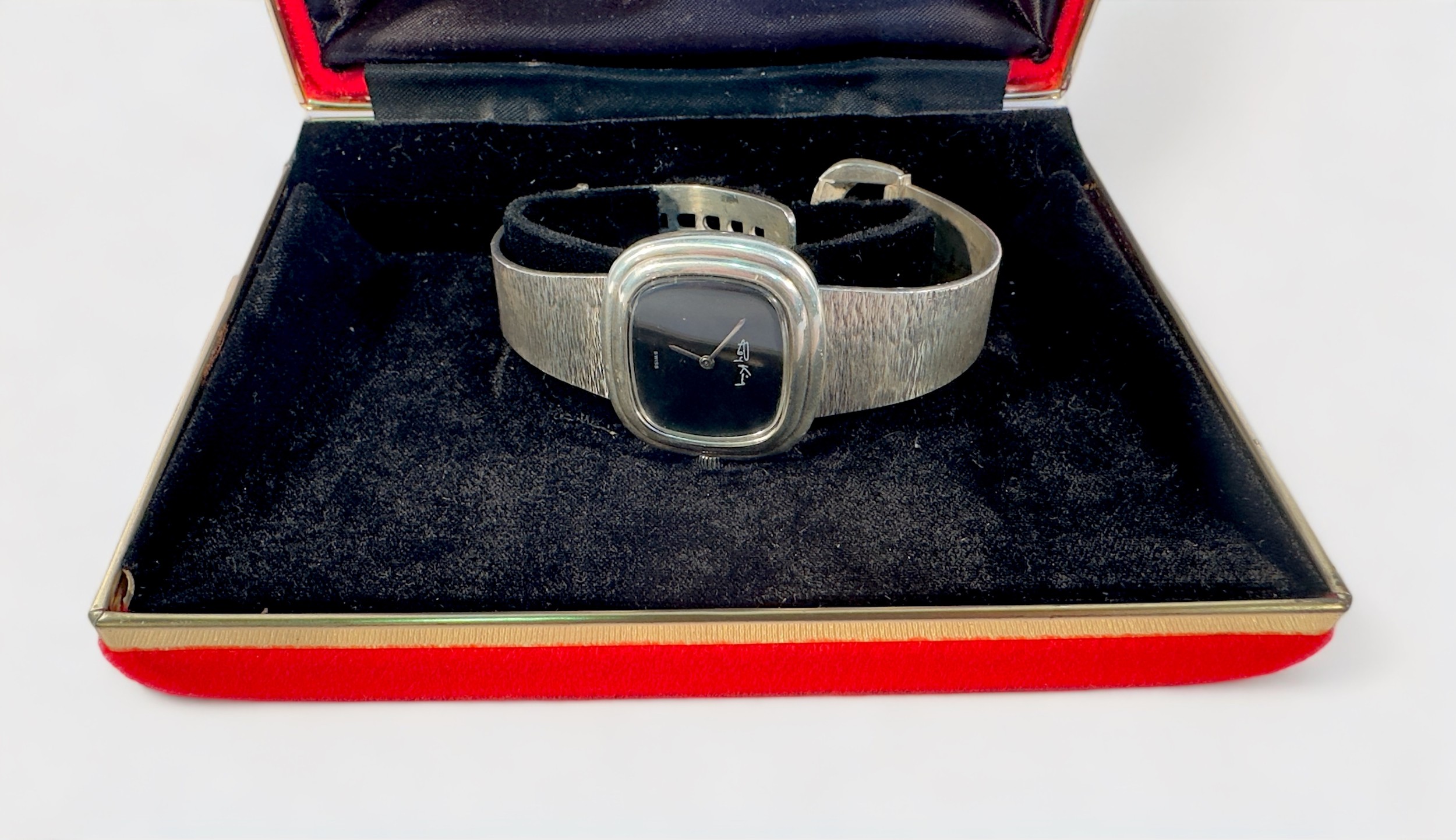 A vintage silver cased Roy King wristwatch, the plain, square black dial marked ‘Roy King Swiss’, - Bild 2 aus 3