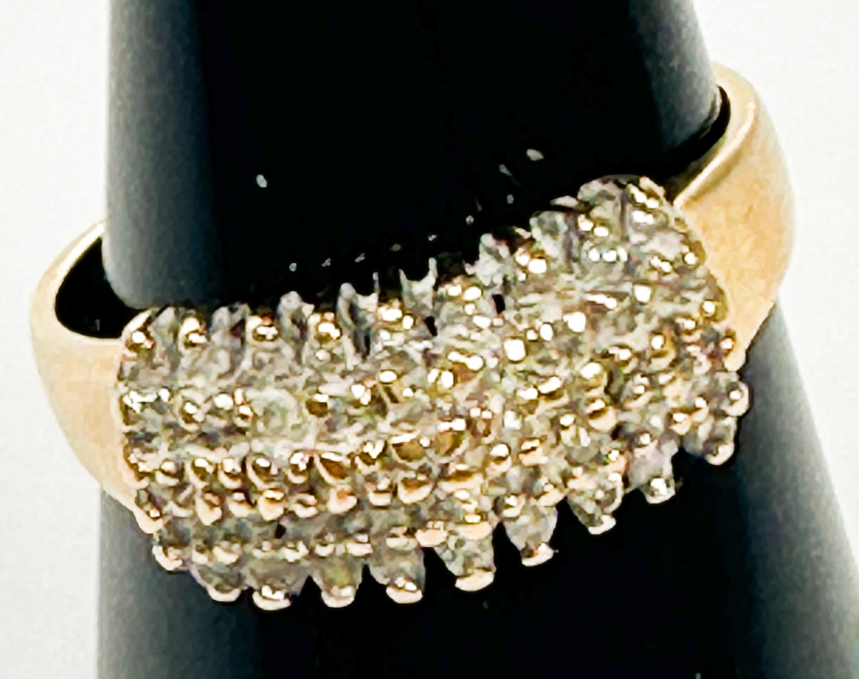 An 18ct yellow gold dress ring, set with 5 x rows of small diamonds, estimated total diamond - Image 4 of 4