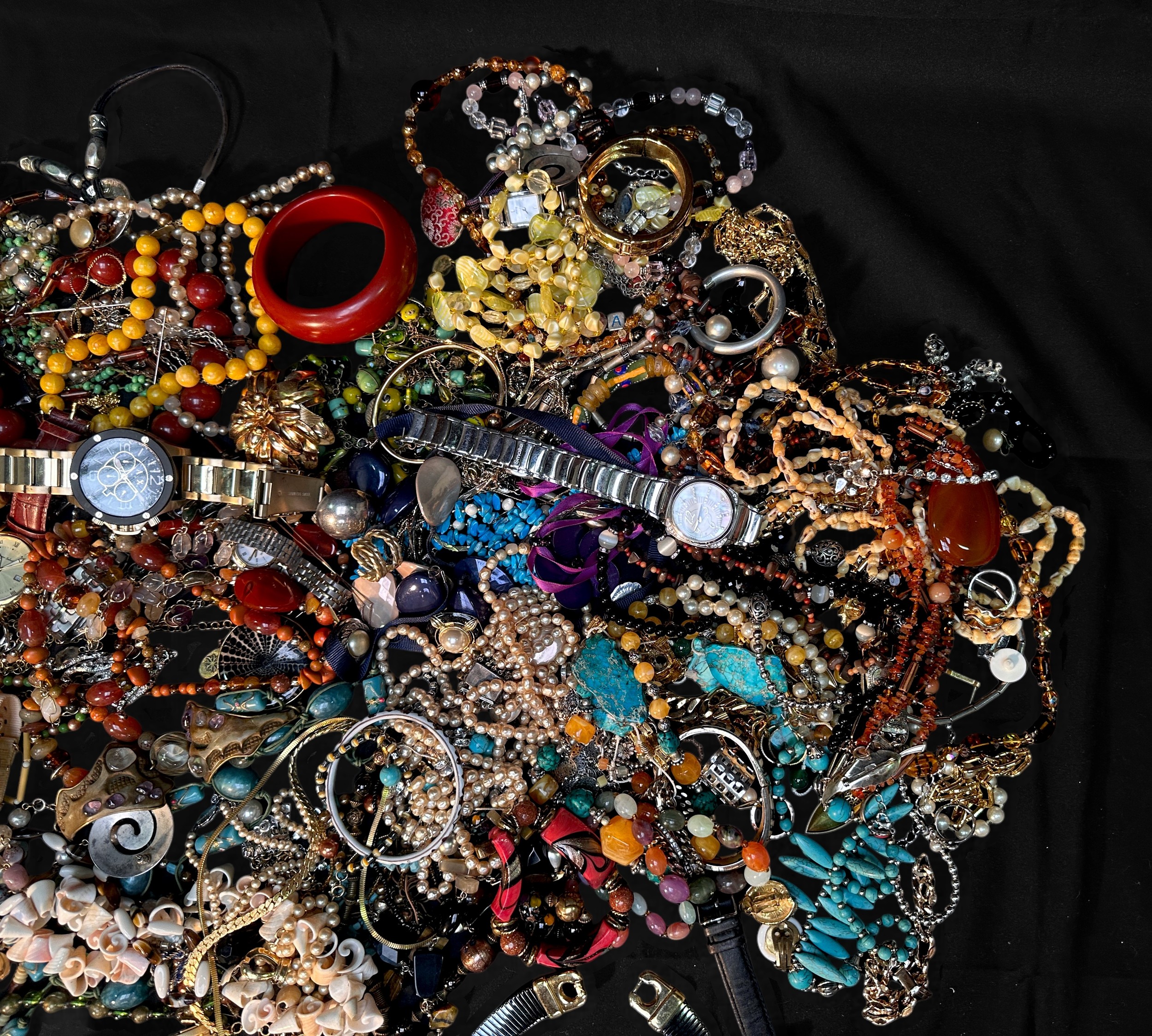 A good collection of assorted costume jewellery including a Givenchy necklace, bangles, chains, bead - Image 3 of 7