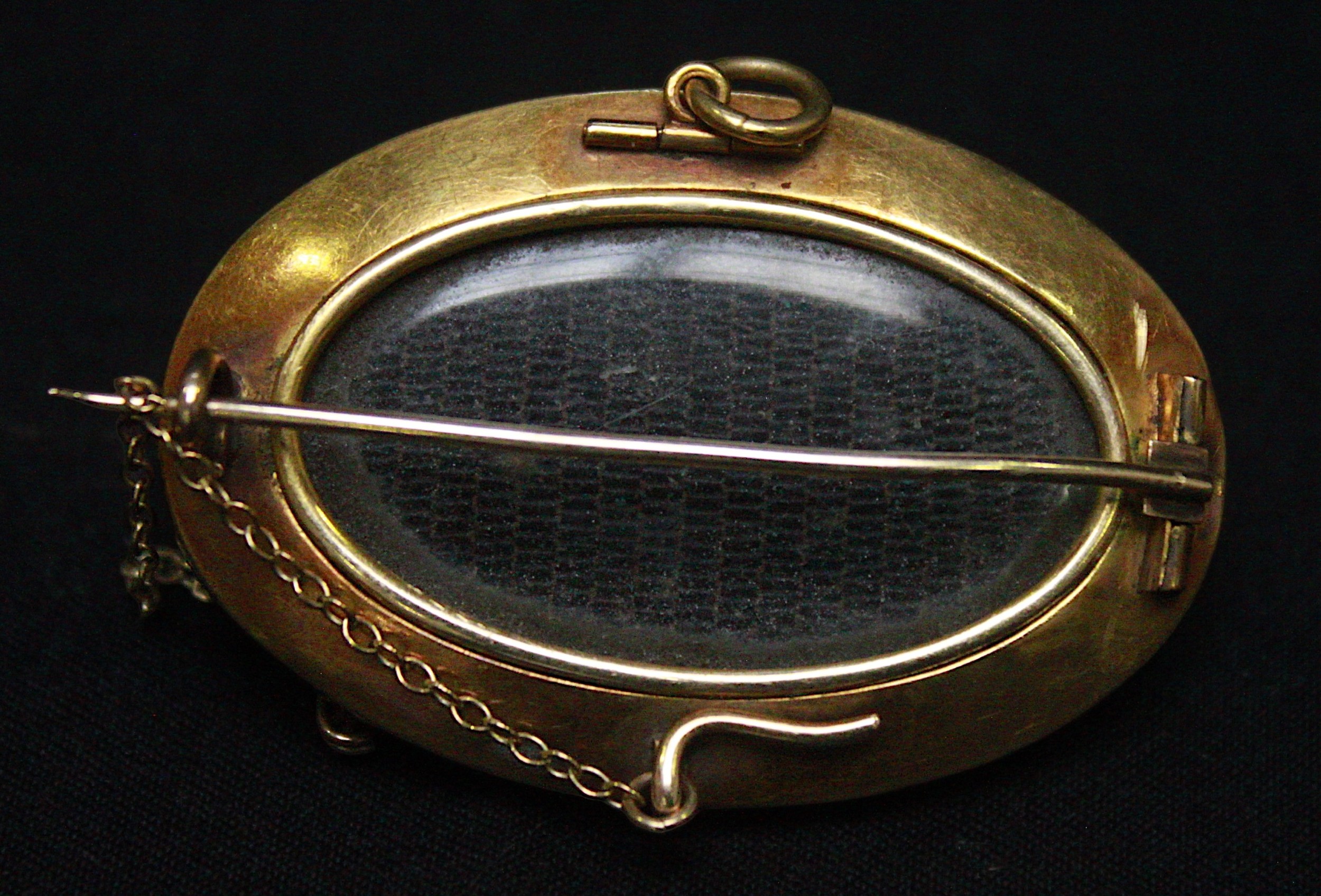 An antique yellow metal mememto-mori brooch/pendant, (tests as 14-15ct gold), of domed oval form, - Image 3 of 3