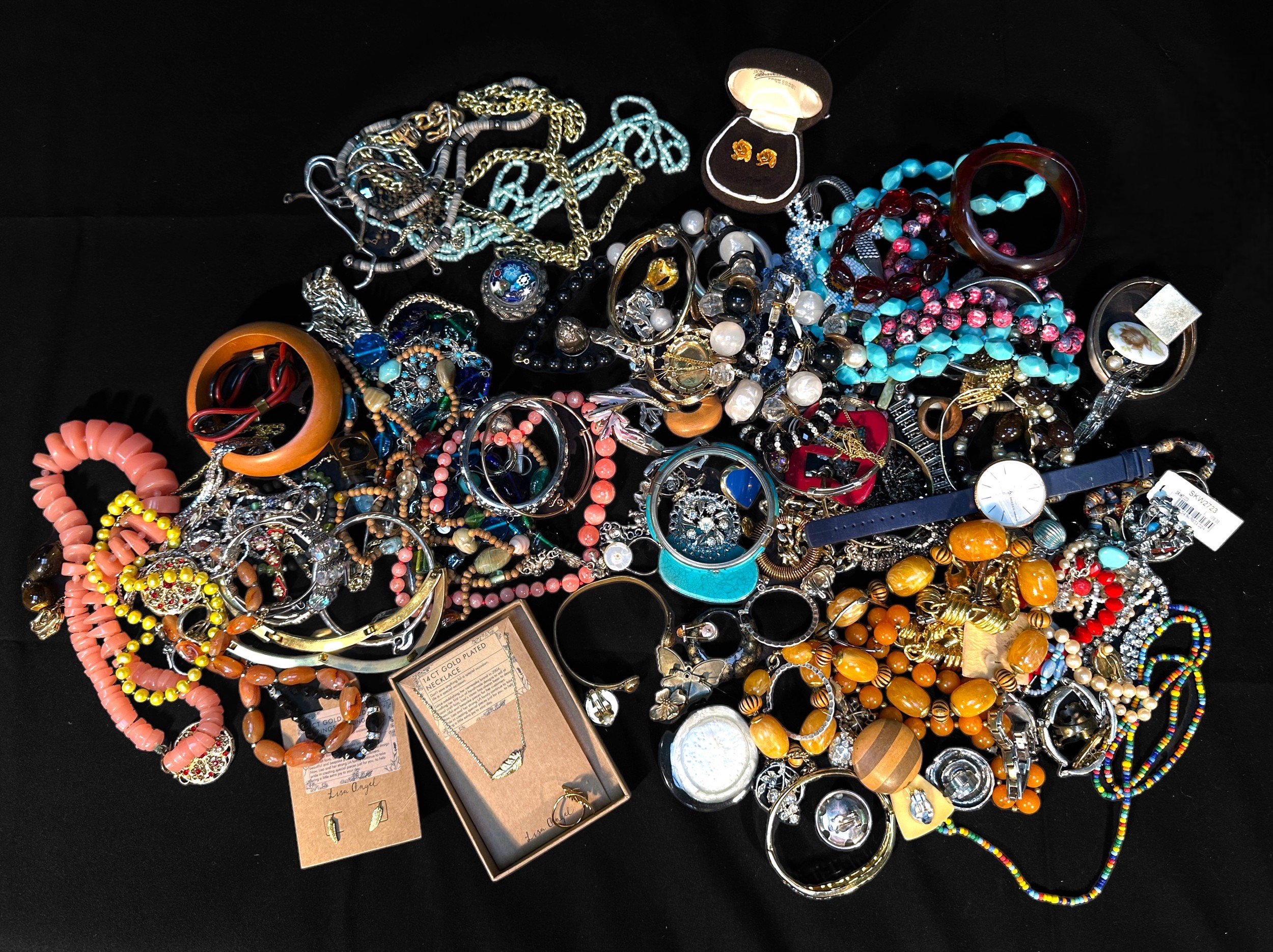 A good collection of assorted costume jewellery including a Givenchy necklace, bangles, chains, bead - Image 6 of 7