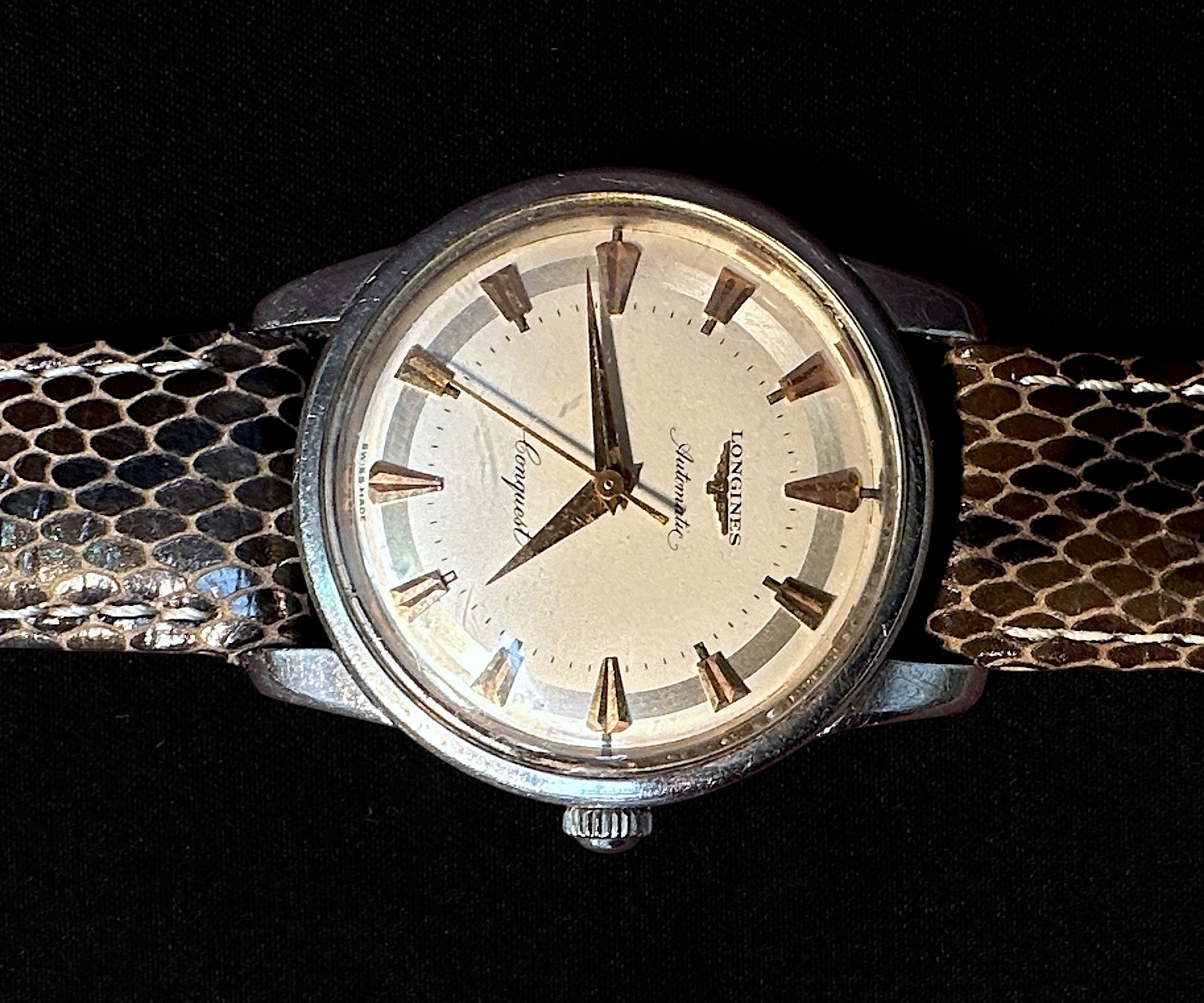A gents stainless steel Longines Conquest Automatic wristwatch, the silvered dial with applied