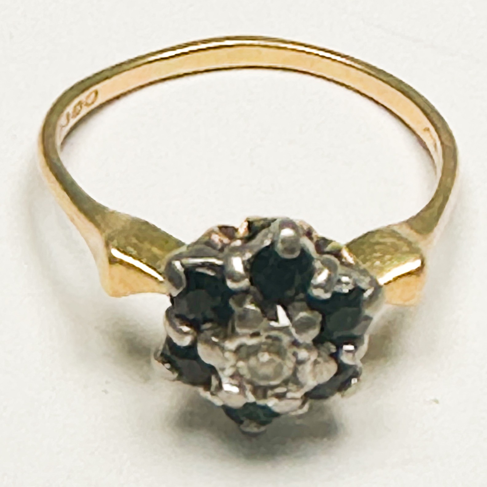 An 18ct yellow gold dress ring, claw-set with a round diamond to the centre, surrounded by 6 x - Image 3 of 3