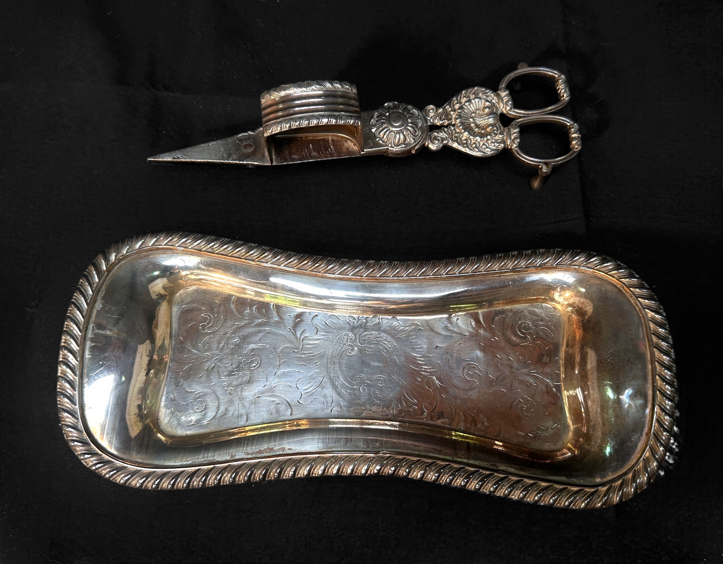 A pair of silver-plated candle wick scissors/ snuffers, cast with shell and lyre handles, together - Image 2 of 2