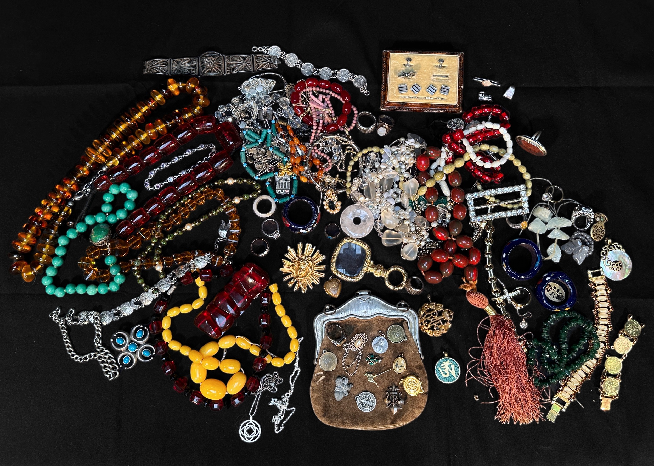 A collection of assorted vintage and antique costume jewellery and accessories including beads,