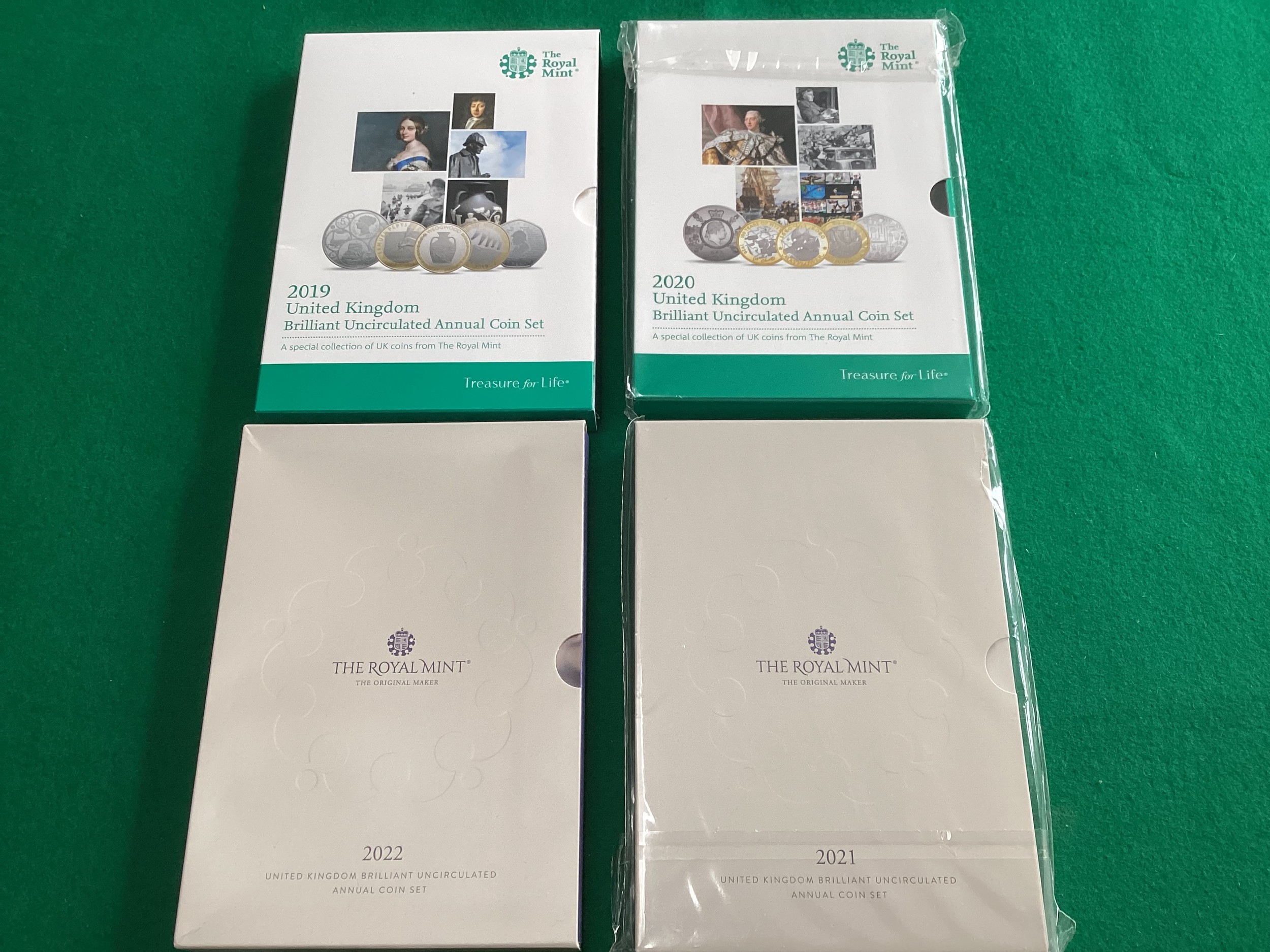 Various coin sets including four Royal Mint BU sets for the years 2019-2022 (2nd photo shows 2019 - Bild 2 aus 3