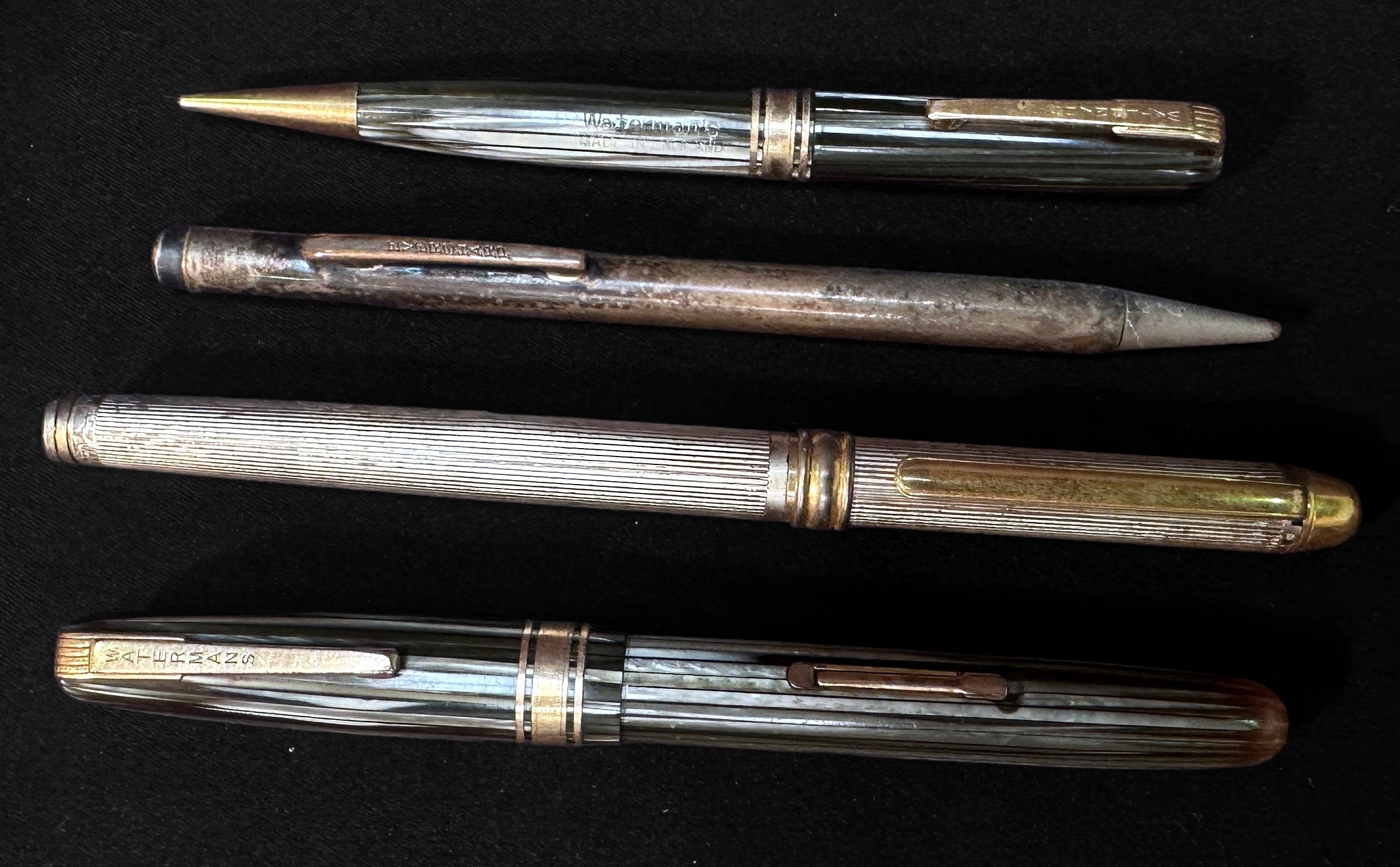 A Waterman 'W5' fountain pen with lever-fill, together with a matching Waterman propelling pencil, - Bild 2 aus 2