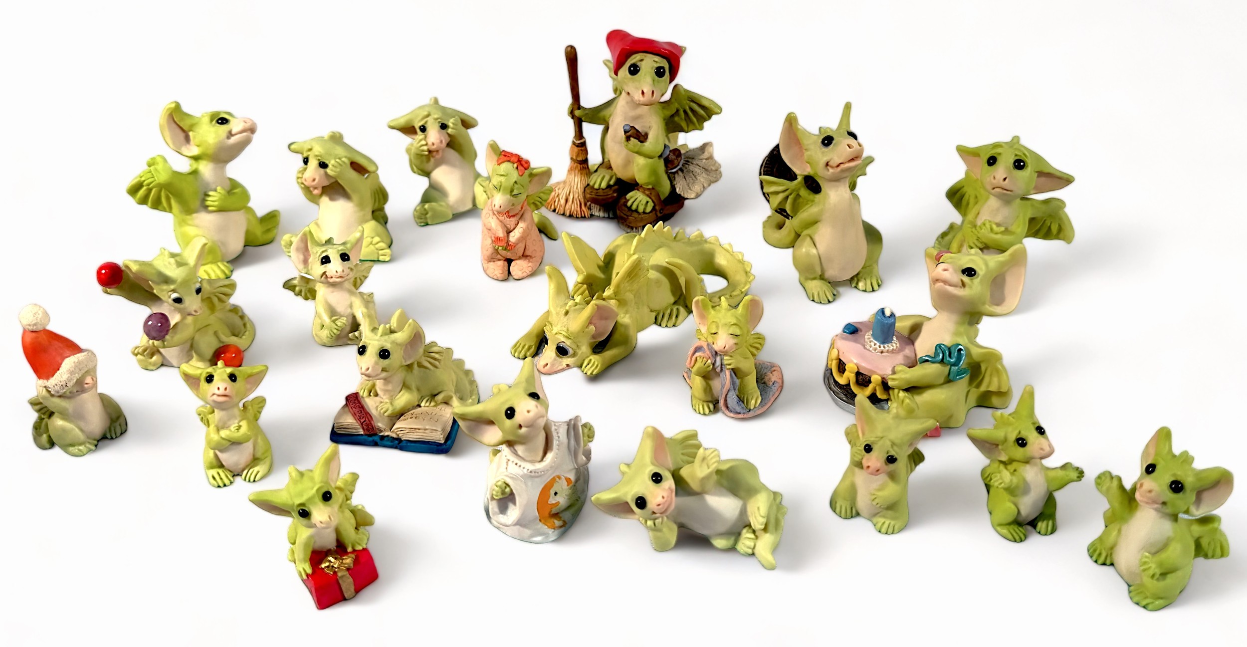 A collection twenty-one of Real Musgrave The Whimsical World Of Pocket Dragon figures, including ‘