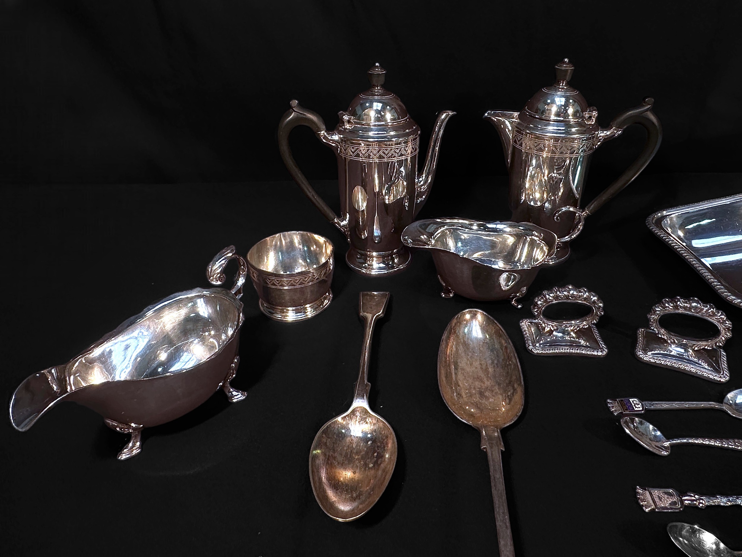 A Viners 44-piece canteen of silver-plated ‘Harley Elegance’ pattern cutlery, serves six, together - Image 2 of 5