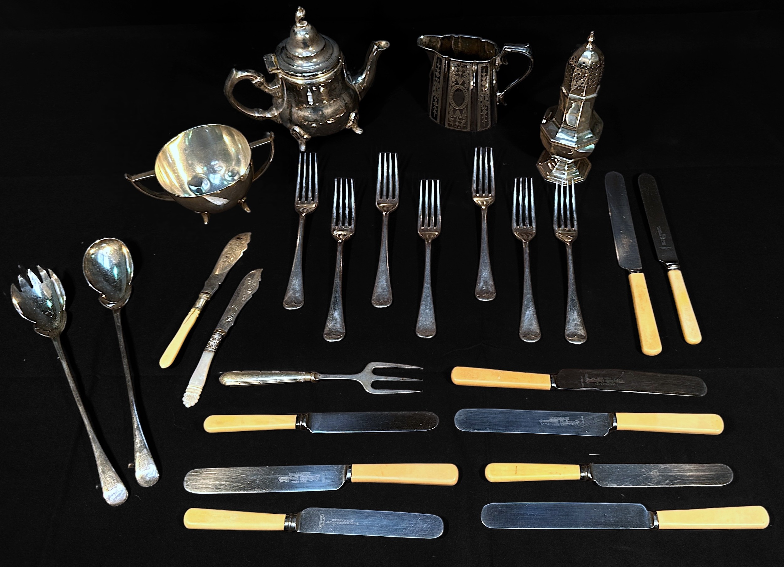 A Viners 44-piece canteen of silver-plated ‘Harley Elegance’ pattern cutlery, serves six, together - Image 4 of 5