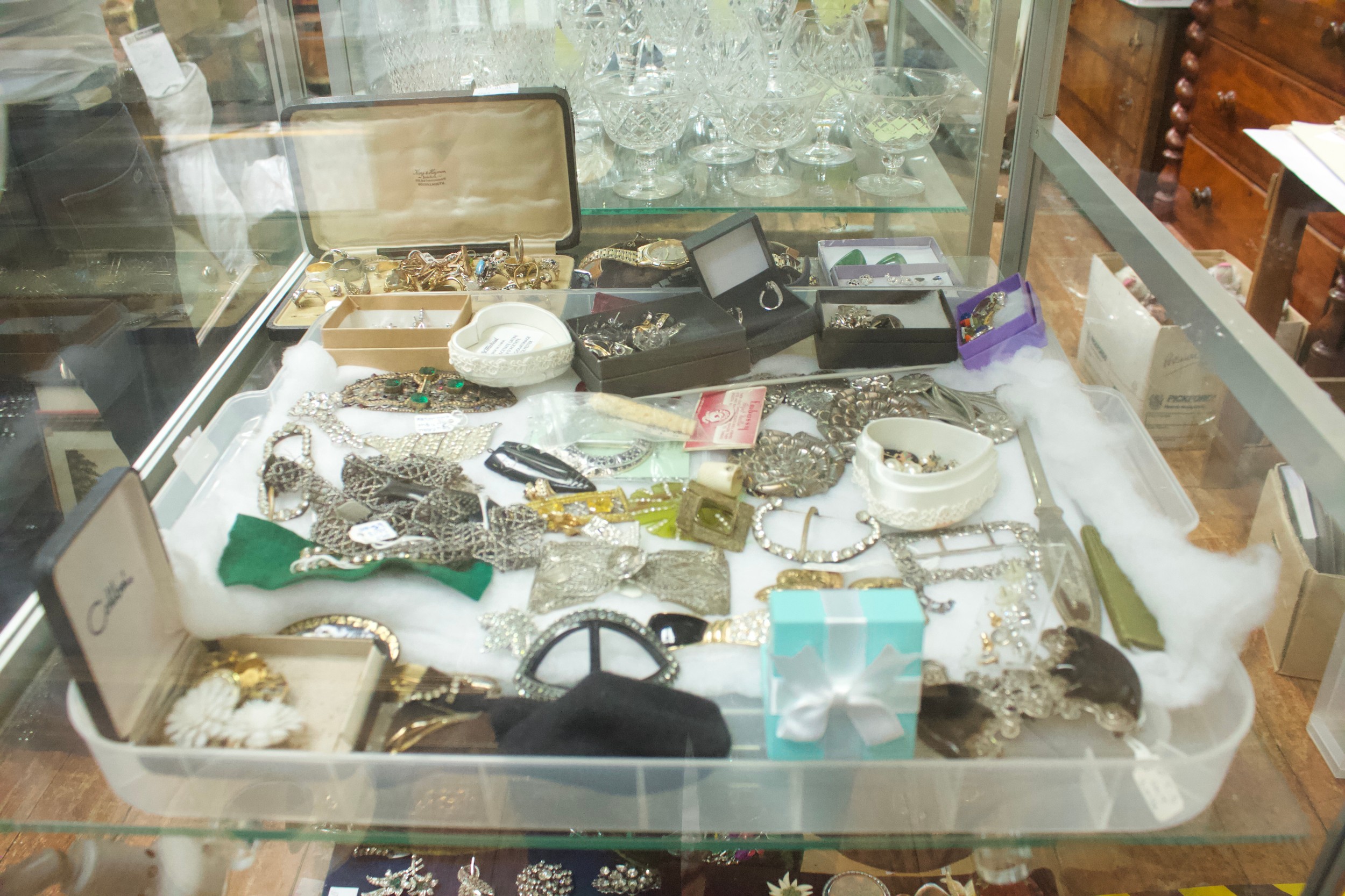 A good quantity of costume jewllery including brooches, earrings, rings, buckles etc, in two clear - Image 3 of 12