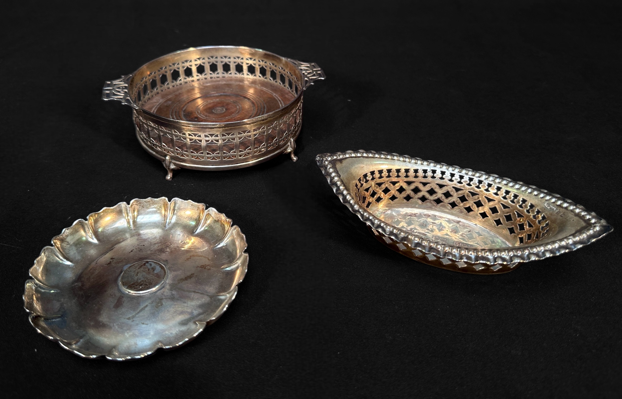 A Victorian silver pin dish with fourteen-petal rim and inset with a George II silver sixpence dated