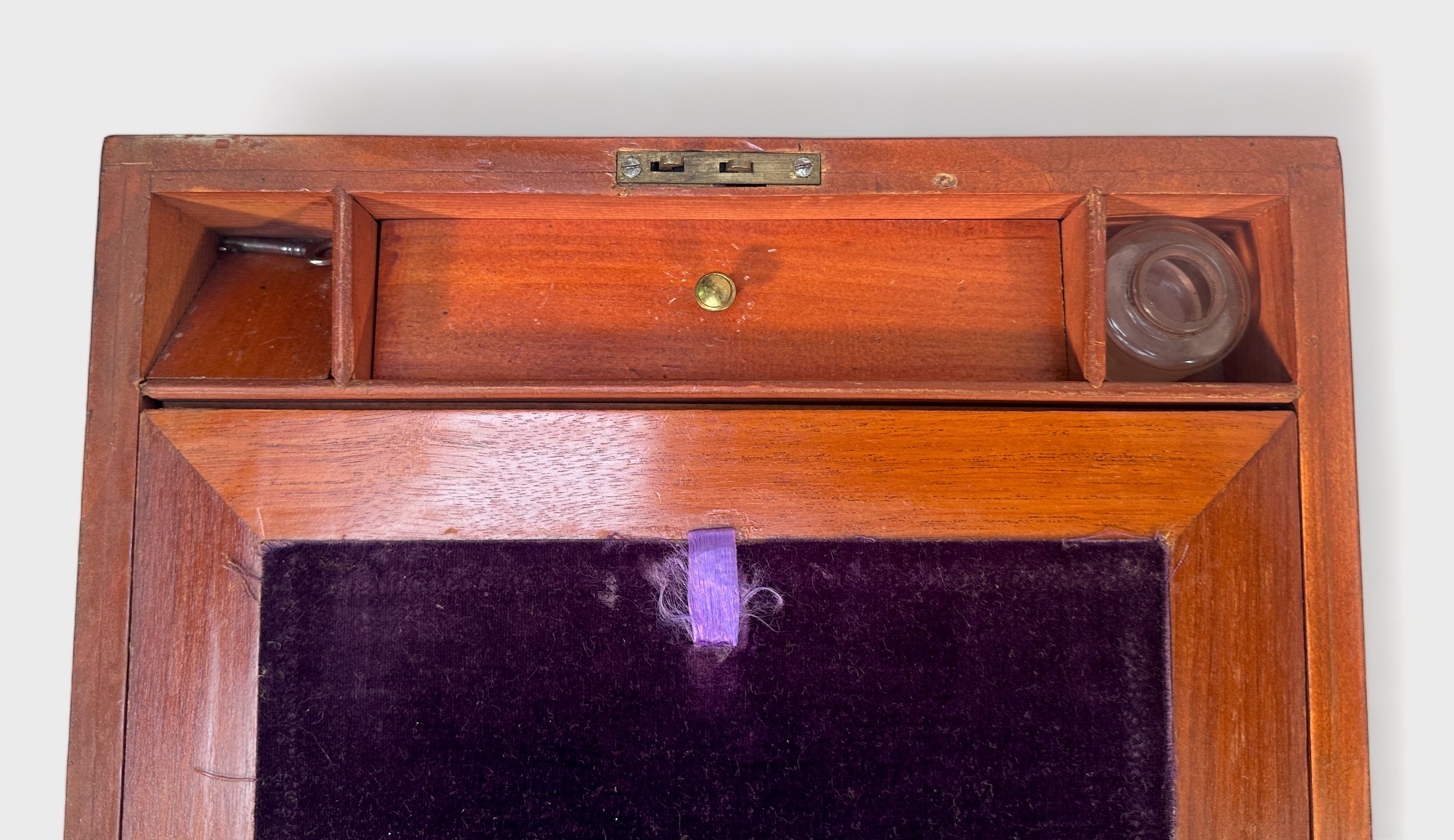 A Victorian slope-fronted oak desk tidy, with a pair of hinged doors enclosing adjustable - Image 3 of 4