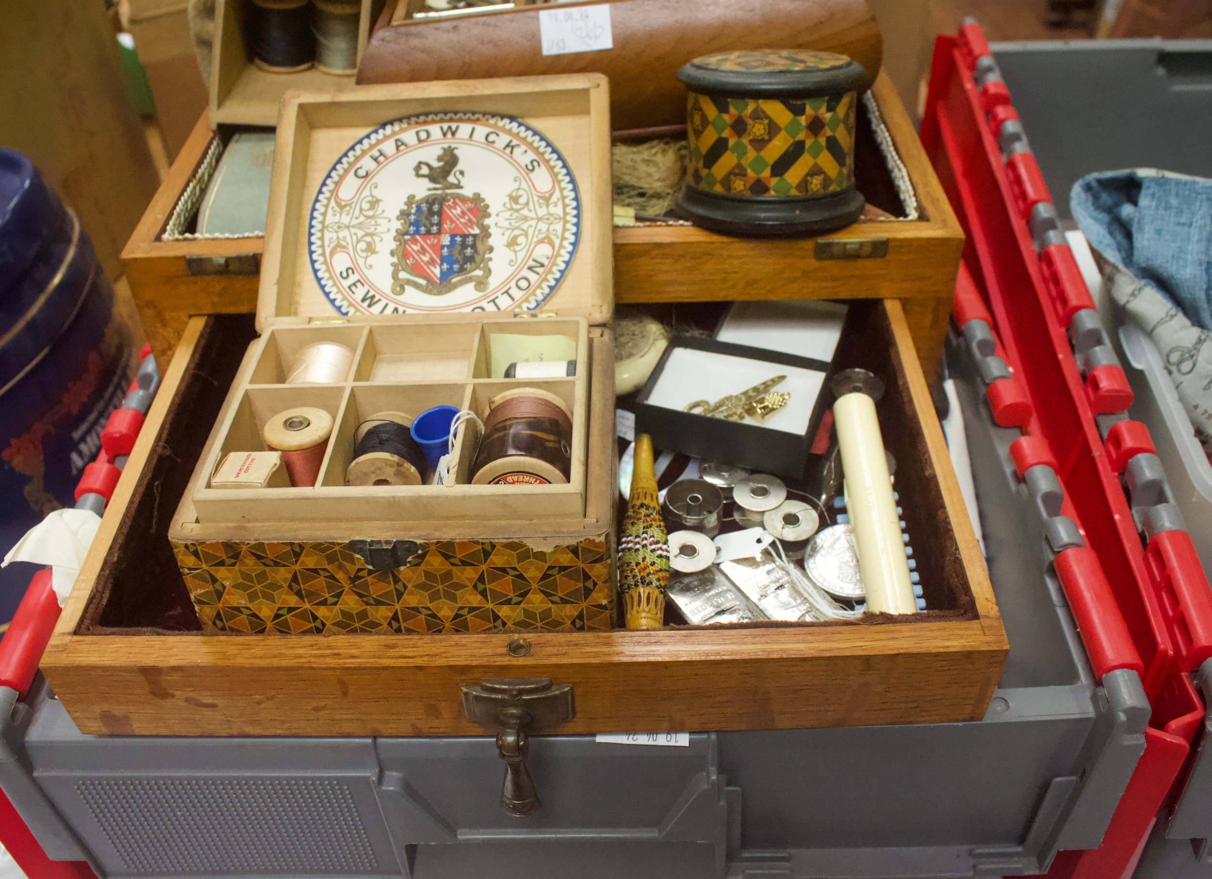 A large quantity of sewing notions and accessories including bobbins, branded cotton reels and - Image 2 of 7