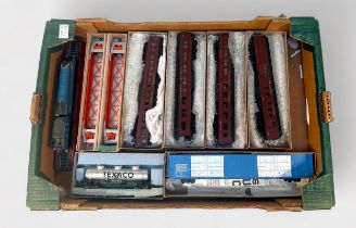 A collection of assorted Tri-ang Railways ‘OO’ gauge model railway items, including boxed