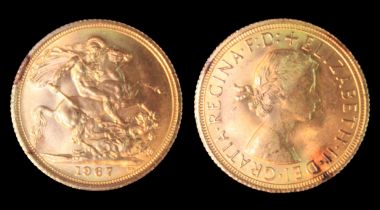 An ERII 1967 22ct gold sovereign, gross weight approximately 8g
