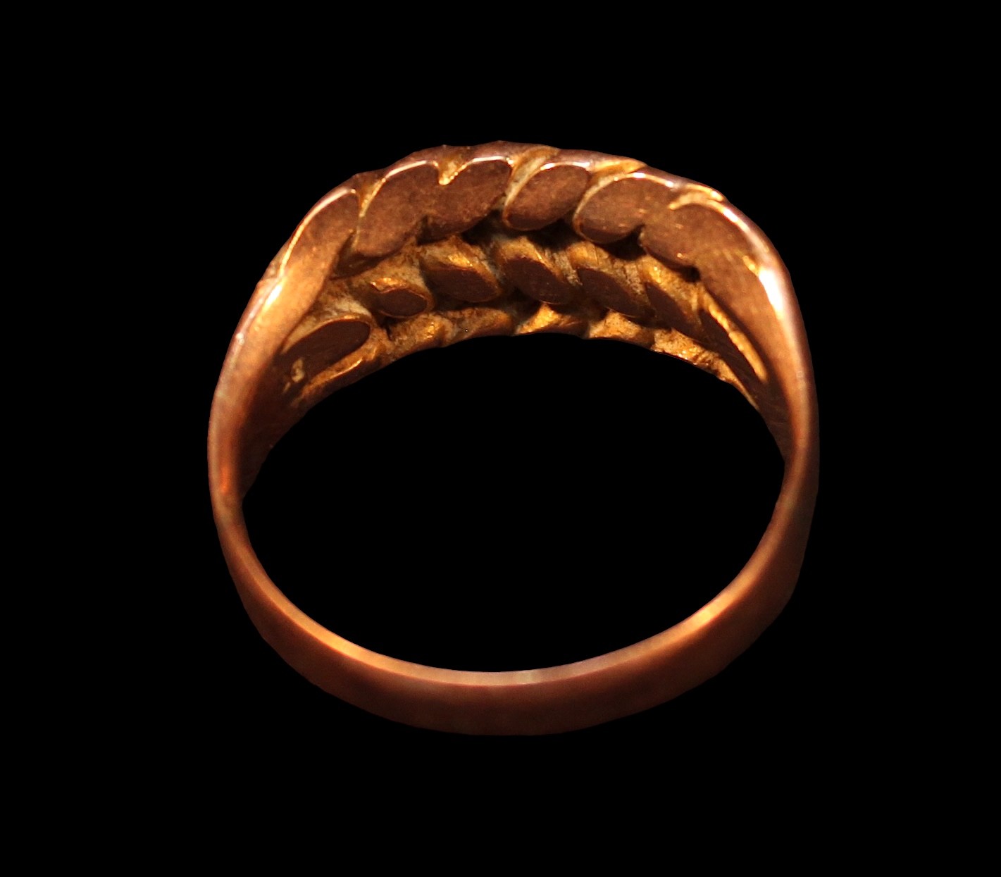 A 9ct gold keeper ring, gross weight approximately 5.1g - Image 2 of 2
