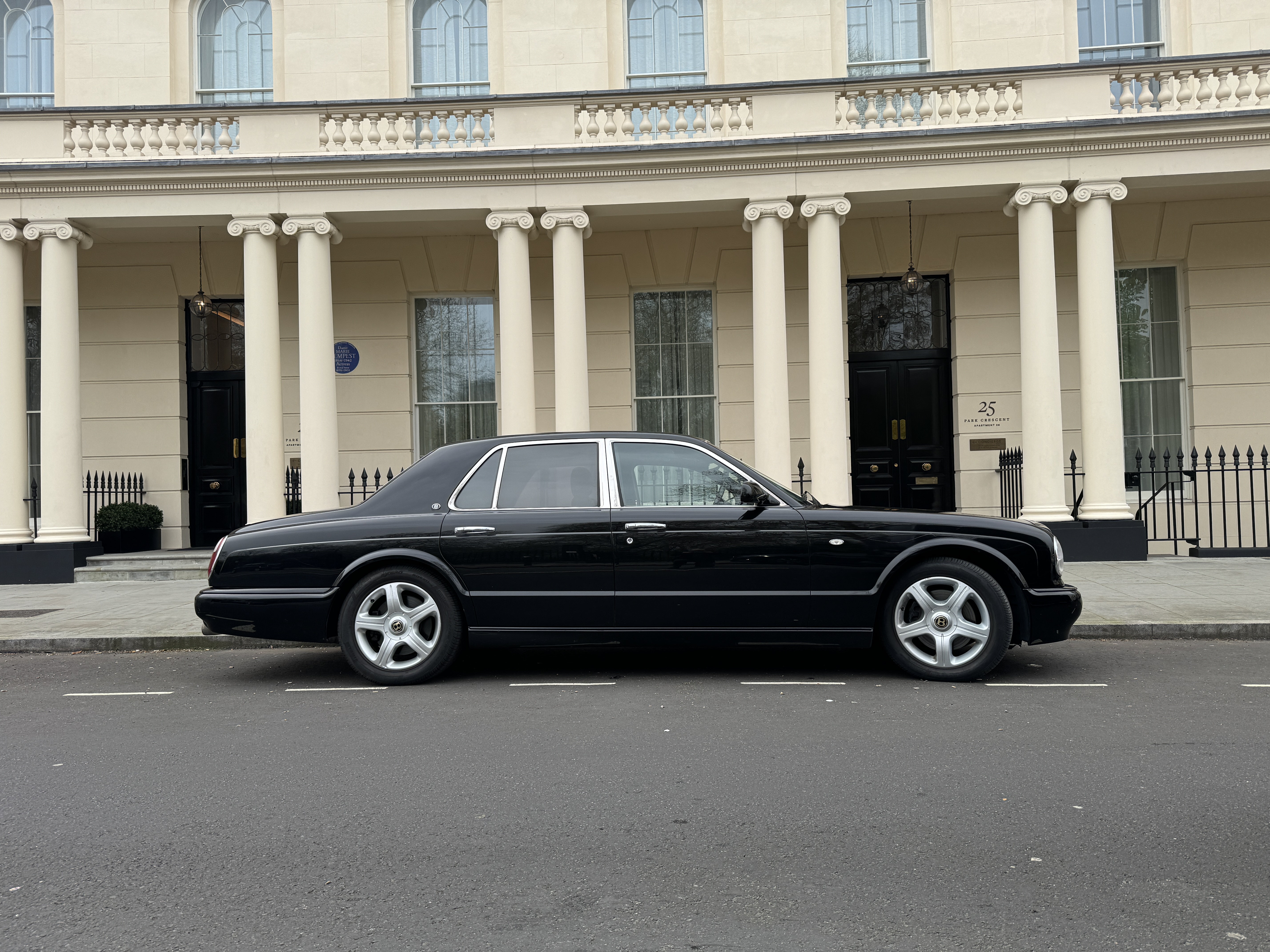 Bentley Arnage R, 6750cc V8 Twin Turbo, Black coachwork with matching black leather upholstery and