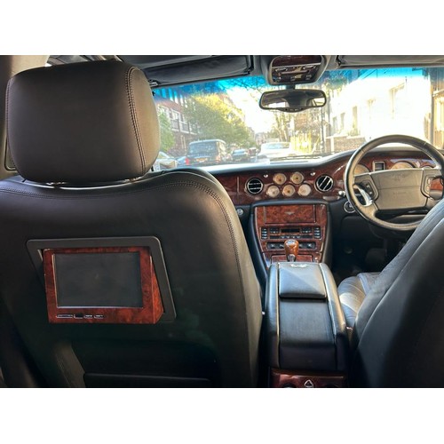 Bentley Arnage R, 6750cc V8 Twin Turbo, Black coachwork with matching black leather upholstery and - Image 10 of 78