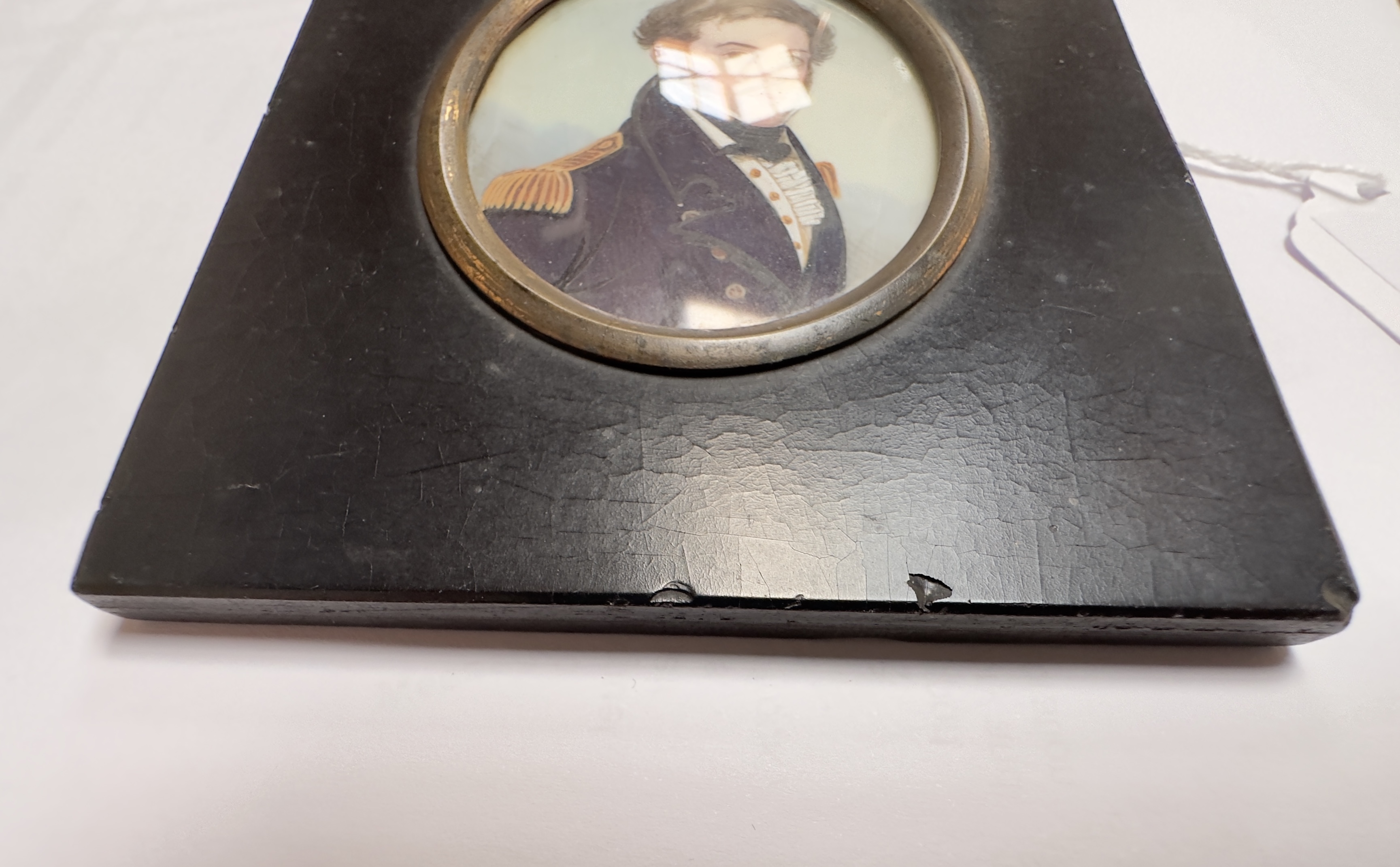 Attributed to Frederick Buck (1771 – c1839/40), A 19th century oval portrait miniature of a Naval - Bild 4 aus 6