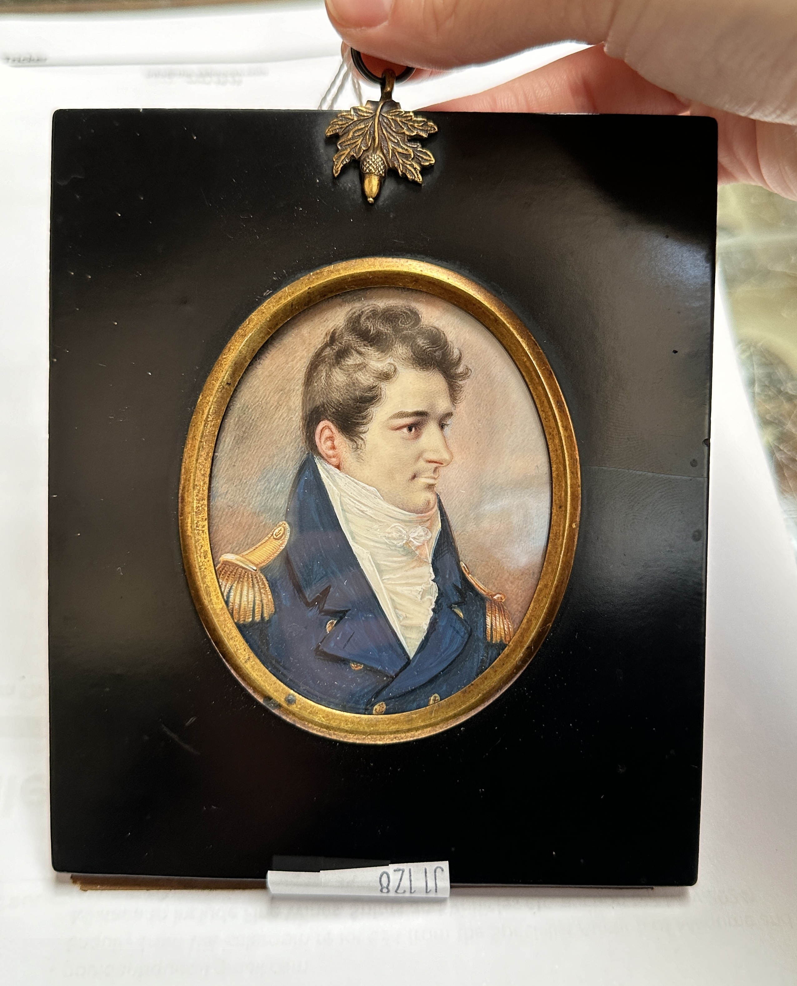 A Mid-19th century oval portrait miniature of a Naval Commander, with brown wavy hair with side - Bild 7 aus 7