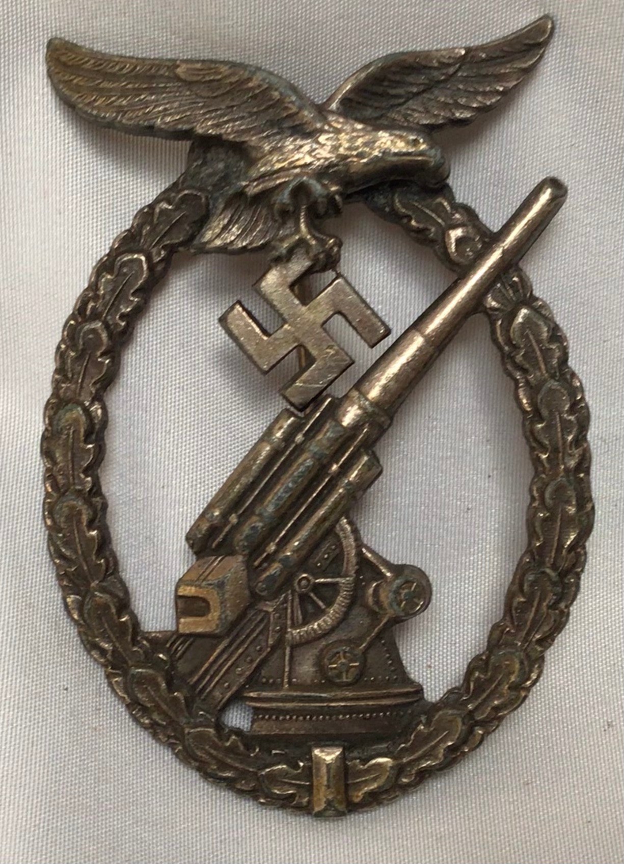 Three German WWII military badges, comprising Luftwaffe Anti-Aircraft Flak Battle Badge, Close - Image 2 of 5