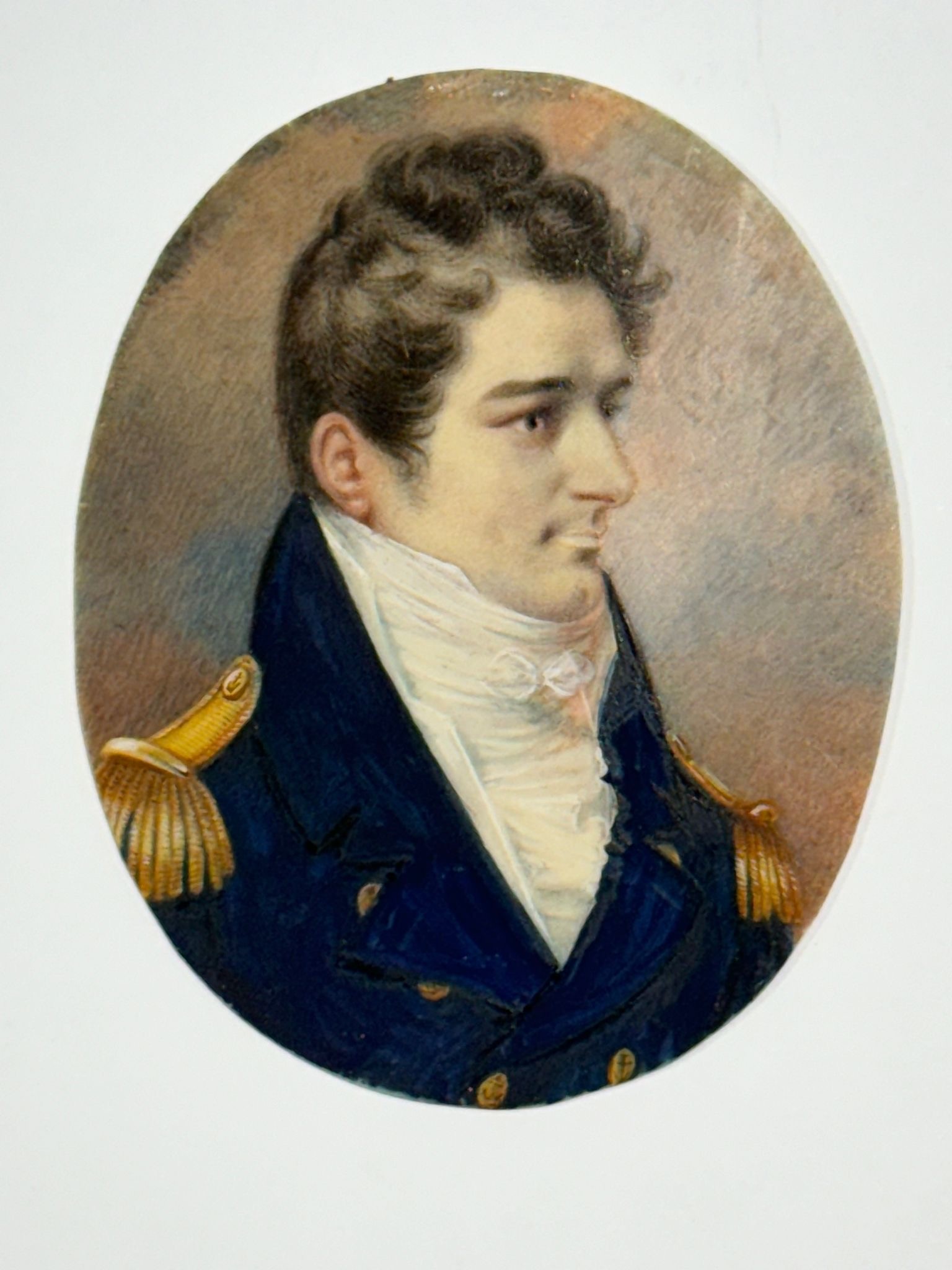 A Mid-19th century oval portrait miniature of a Naval Commander, with brown wavy hair with side - Bild 2 aus 7