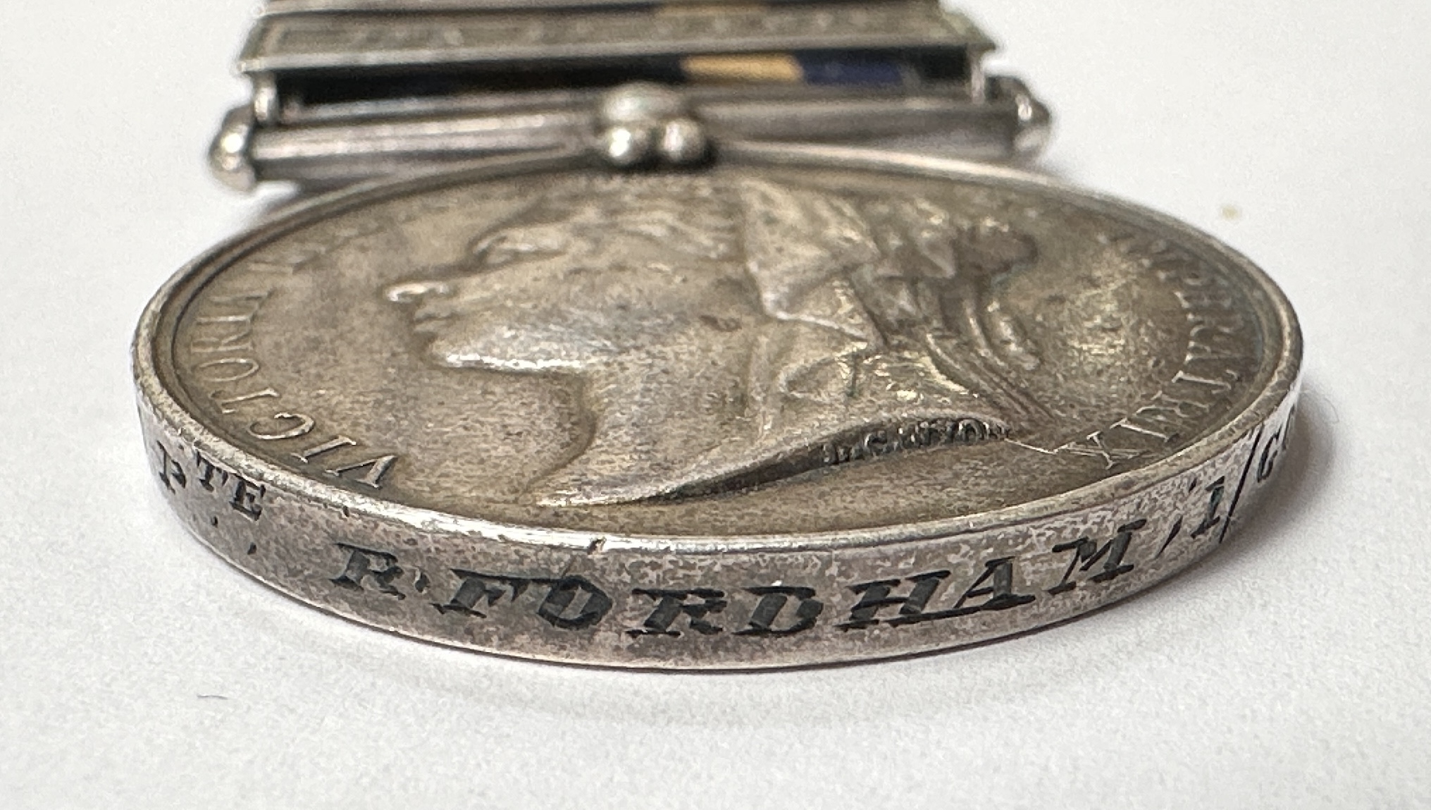 A Queen Victoria Egypt 1882 Medal with five Clasps for TEL-EL-KEBIR, SUAKIN 1884, EL-TEB-TAMAAI, THE - Image 3 of 4