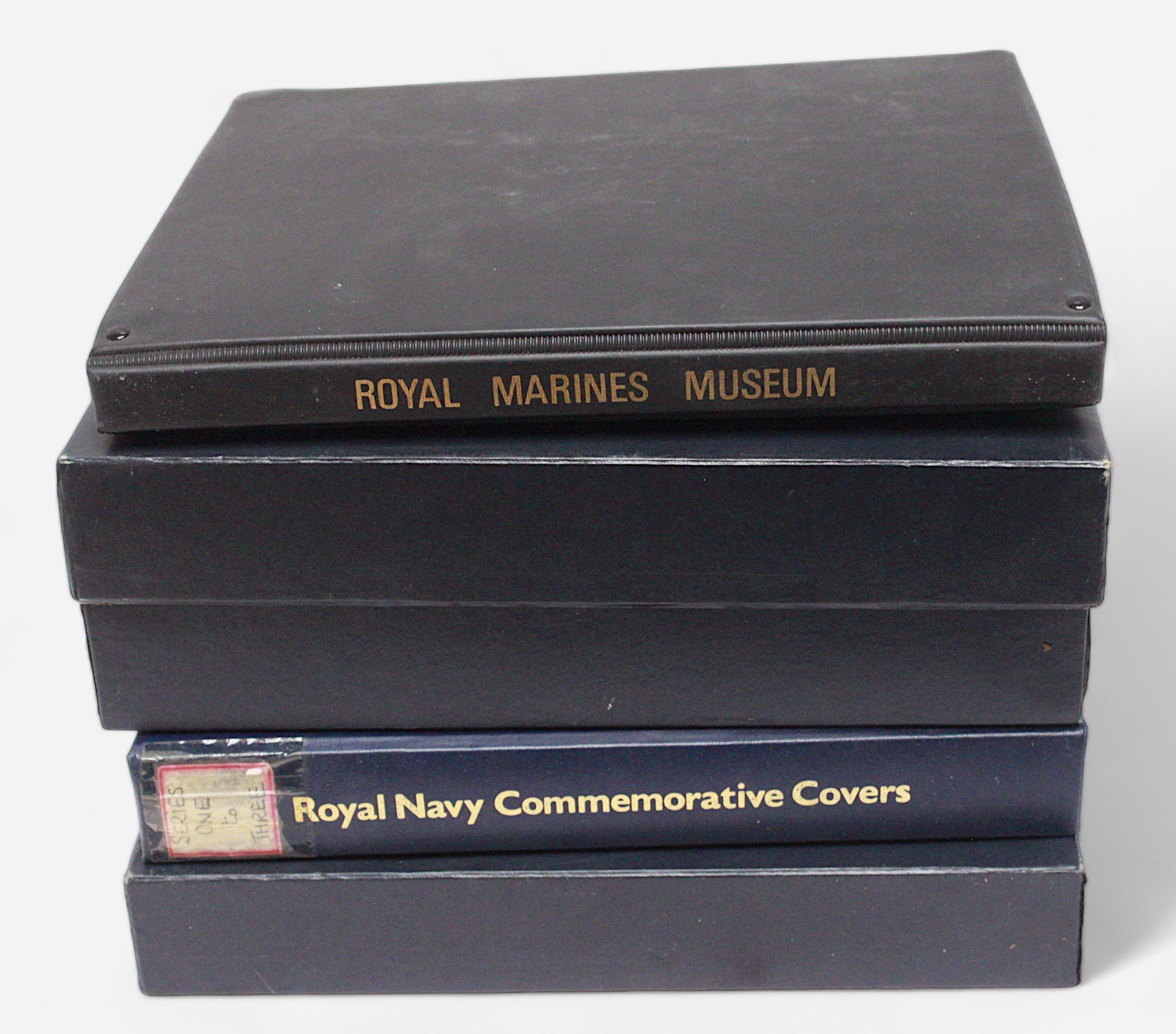 A collection of approximately 300 first day and commemorative covers of maritime and militaria - Bild 3 aus 3