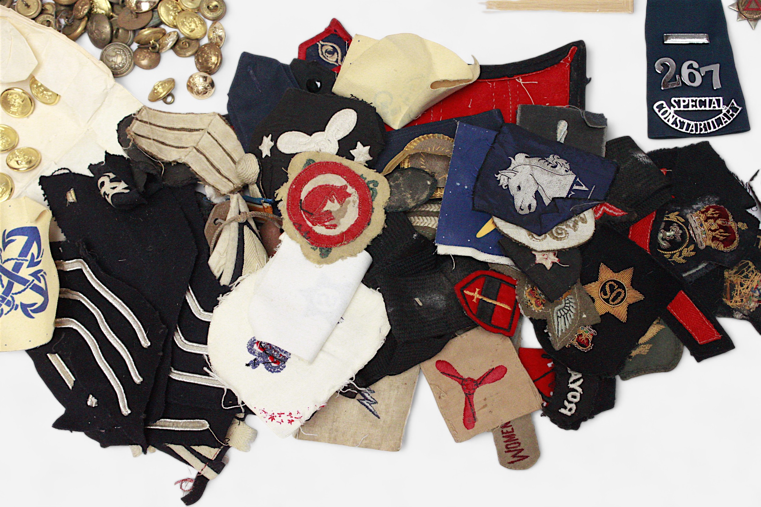 A large collection of various military cap and lapel badges, naval epaulettes, regimental buttons, - Image 5 of 5