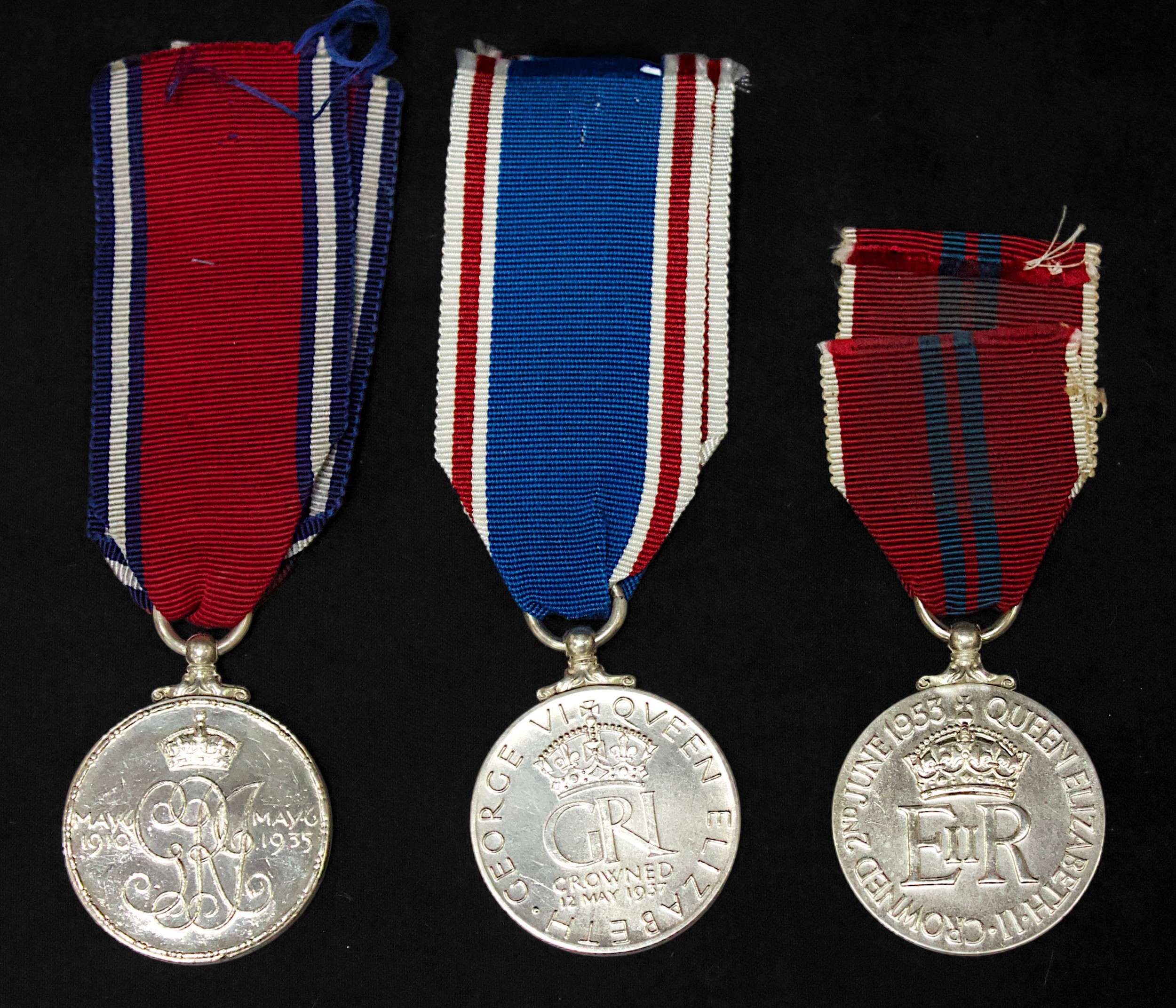 King George V & Queen Mary Silver Jubilee Medal, George VI Queen Elizabeth Coronation Medal 1937 and - Bild 2 aus 2